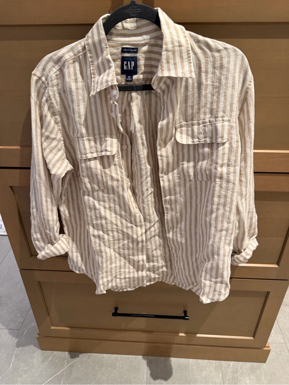 GAP Men's Beige and White Striped Linen Button-Down Shirt - Picture 3 of 6